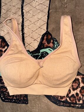 NWT Breezies “AS IS” Cooling Comfort Wirefree Seamless Bra XS